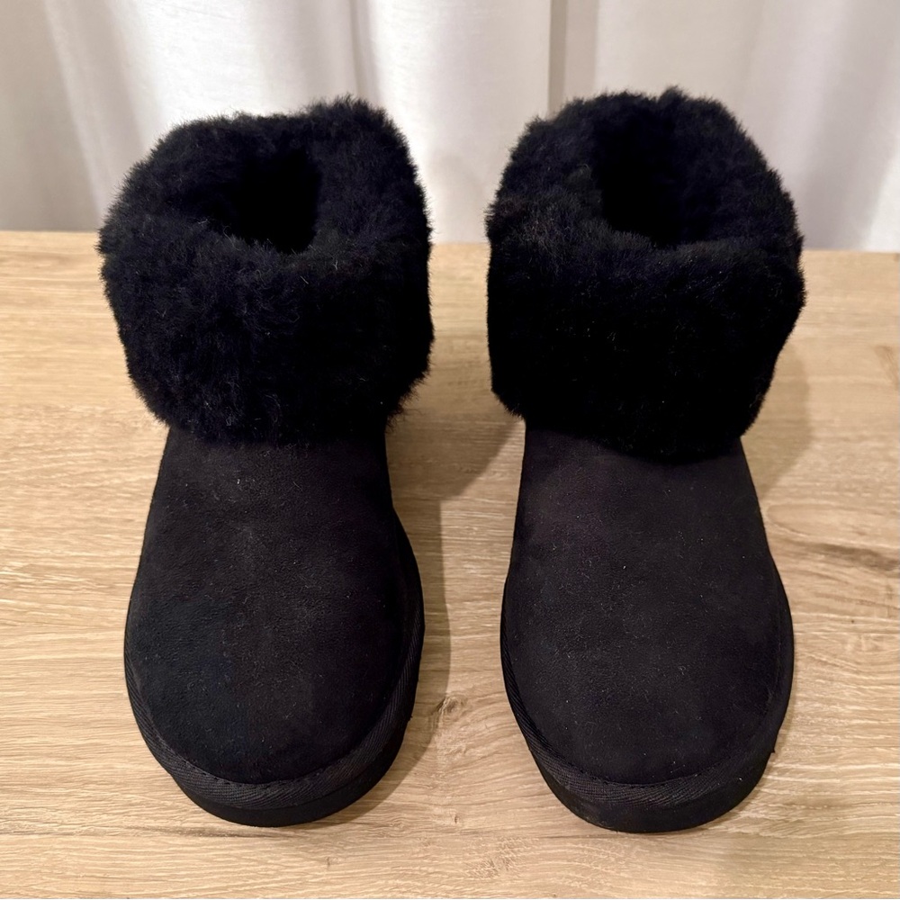 UGG™ Classic Mini Fluff Black